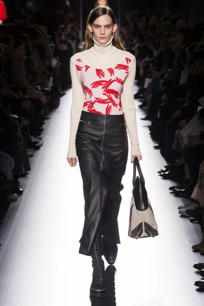 Look 8
